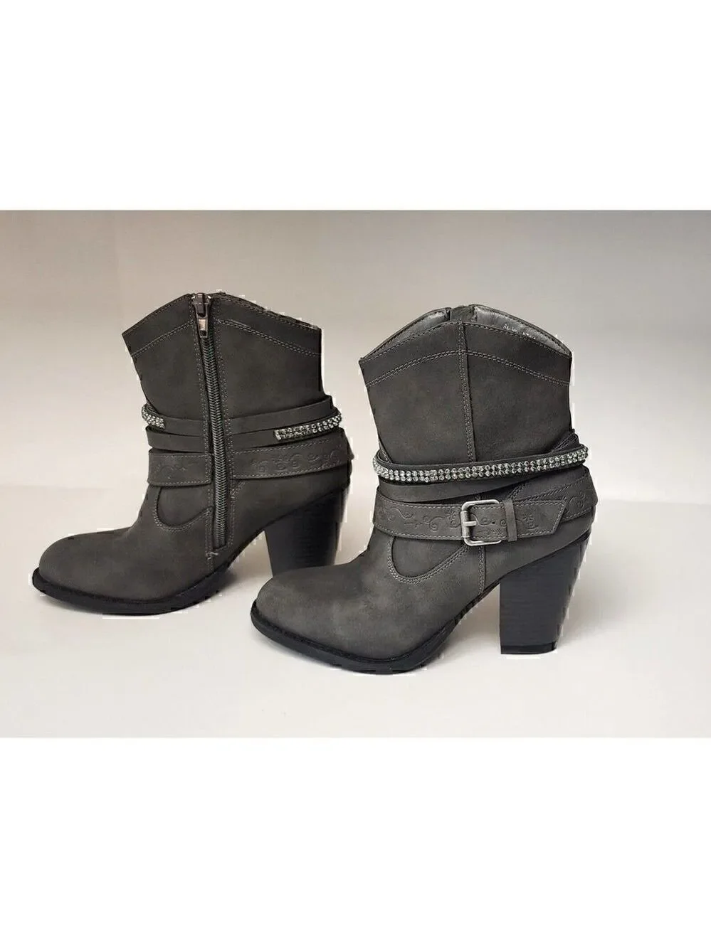Daisy Fuentes 6M Valentina women's Western Ankle Bootie Gray Faux Leather